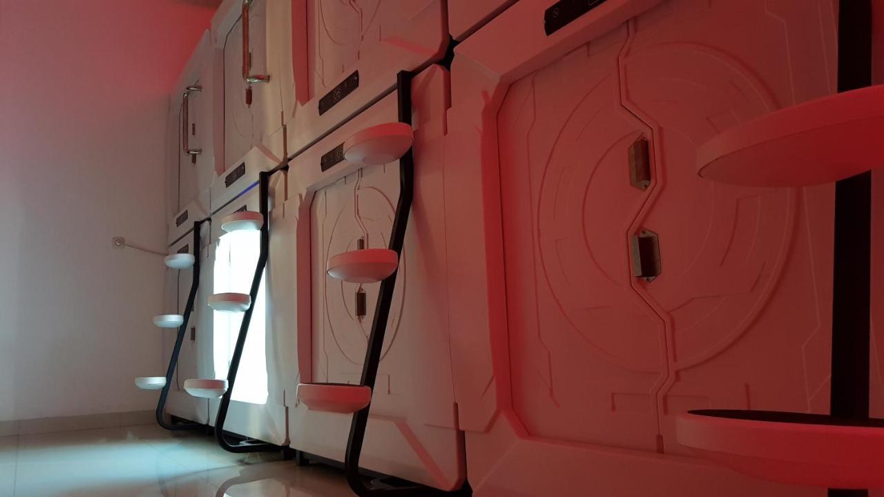 Apollo Capsule Hotel Ende Exterior foto
